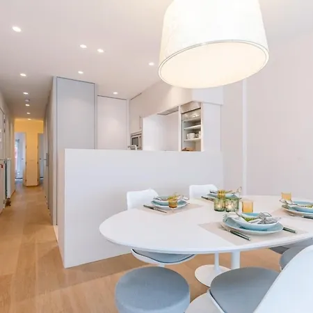 アパート Lovely And Spacious In The Center Of *