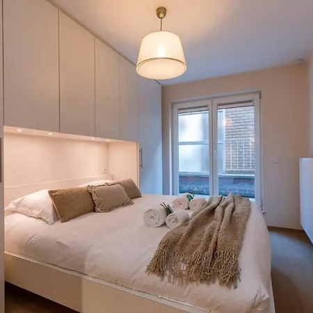 アパート Lovely And Spacious In The Center Of クノック・ヘイスト