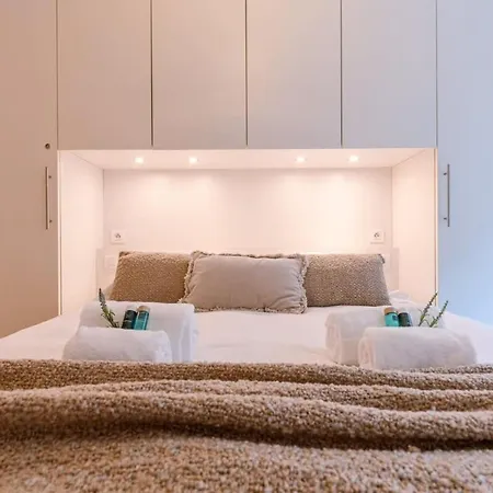 Lovely And Spacious In The Center Of クノック・ヘイスト
