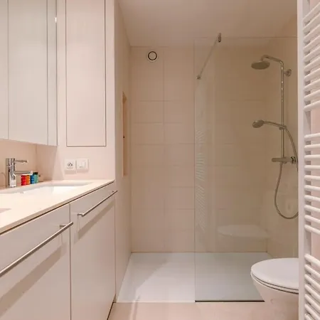 アパート Lovely And Spacious In The Center Of *